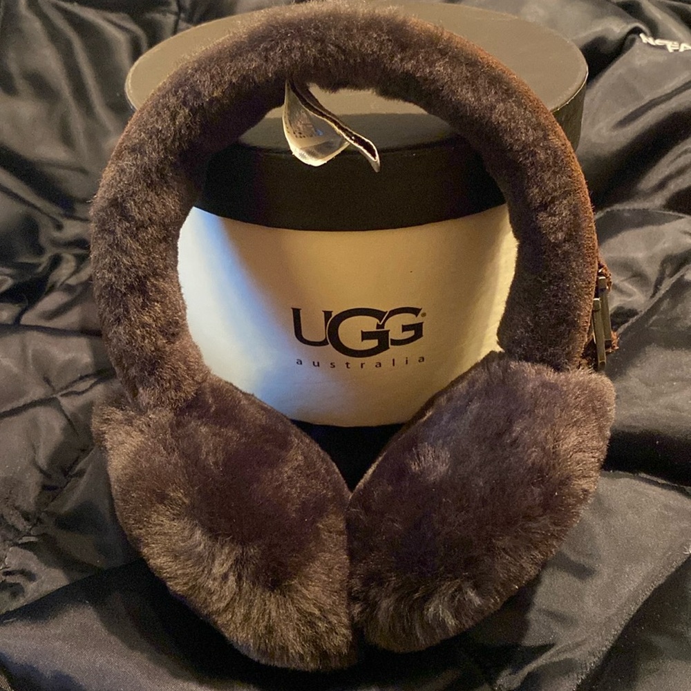 NWOT UGG BROWN EARMUFF
